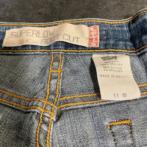 Levi's 518 Women's Size 11M Super Low Bootcut Medium Wash Denim Blue Jeans - Picture 9 of 11